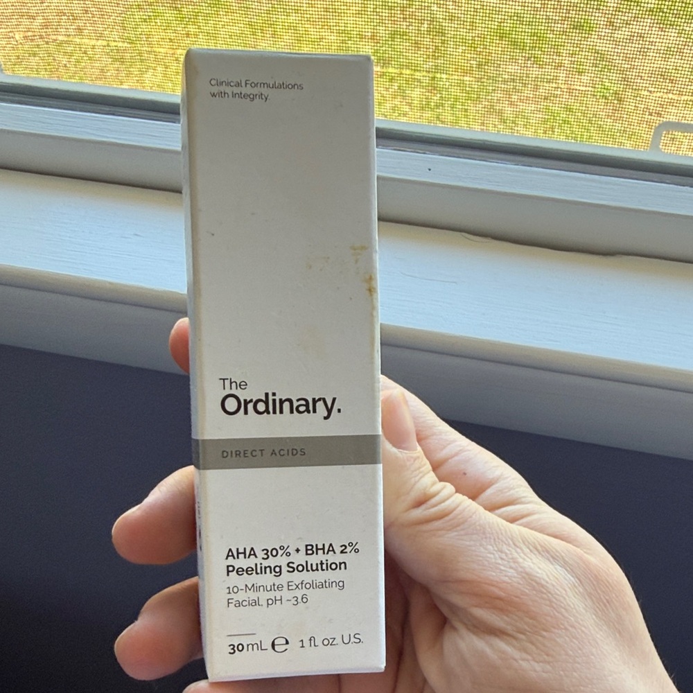 The Ordinary White and Gray Skincare Peeling Solution Box